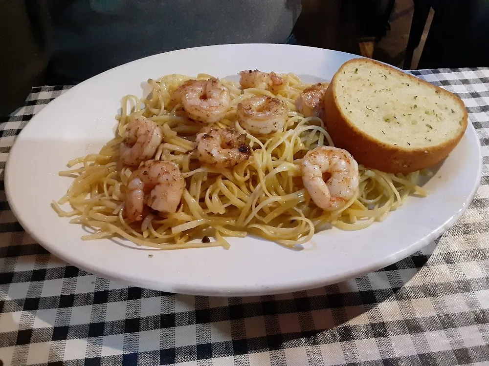 Homemade Scampi with Garlic Bread